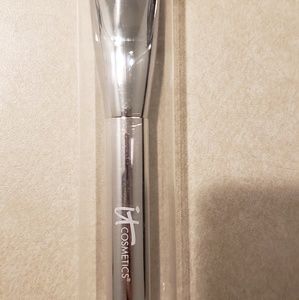 New It Cosmetics Foundation Brush